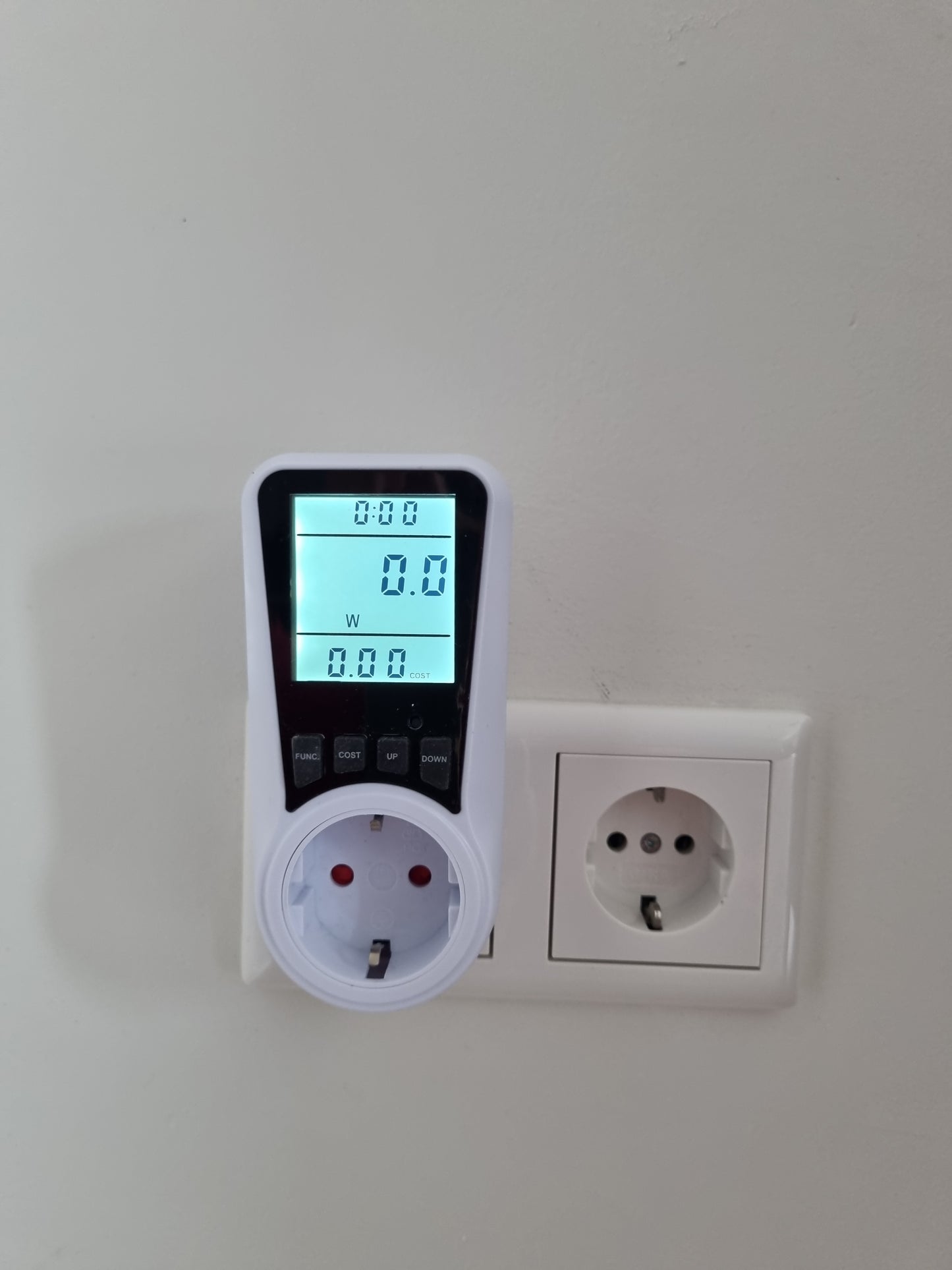 SEC24 Energiemeter met Led verlicht display - Verbruiksmeter - Stroomverbruik meter - Elektriciteitsmeter - Energie besparen - voor het meten van Watt/Ampère/Voltage/KWH (KWH230)